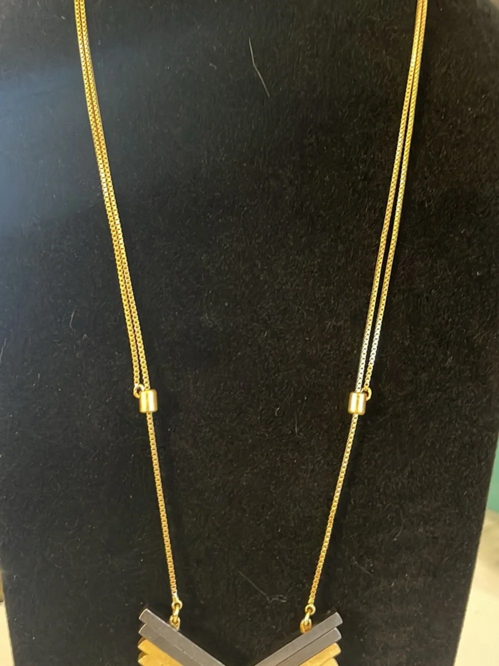 Madewell Layered Chevron Pendant Necklace in Gold and Gray - Picture 2 of 7